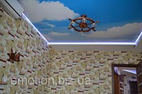 детская комната с облаками на потолке